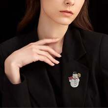 1pc Women's Christmas Snowman Brooch, Rhinestone Enamel Holiday Jewelry, Cute Winter Snowman Scarf And Broom Brooch Gift, Christmas Rhinestone Snowman Brooch, Lapel Pin, Adorable Christmas Clothing Decoration Brooch, Perfect Holiday Gift