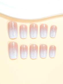 Verbessern Sie Ihr Aussehen sofort mit 24 Stücke mittelgroßen quadratischen Nageltips. Elegante weiß-rosa Farbverlauf Glitzer Nagelspitzen, modischer pfirsich-rosa Farbverlauf silber Glitzer Nägel, Komplettabdeckung Fake Nägel für Frauen und Mädchen. Beinhaltet Nagelstudio mit 1 Stück Gelee Gel und 1 Feile. Zufälliger Versand.