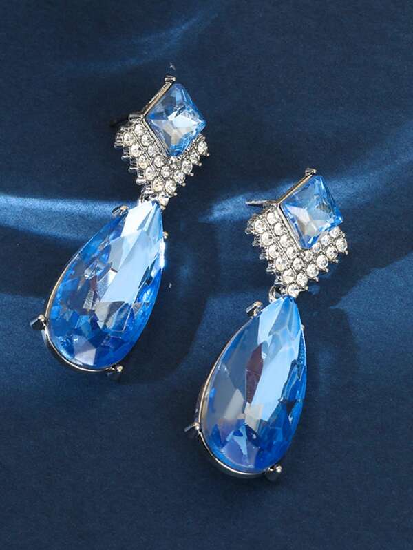 زوج من الأقراط الفاخرة ذات التصميم الهندسي، مطلية بالذهب من سبيكة الزنك مع قطرات زجاجية ملونة، مناسبة للنساء والحفلات والمناسبات