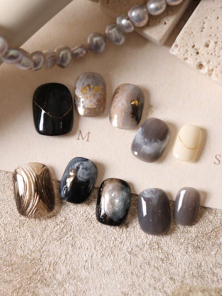 Bộ 10 móng tay giả dán sẵn, móng tay ngắn, móng tay giả thủ công, móng tay giả màu vàng ánh kim, nâu đậm. Bộ sản phẩm bao gồm 1 tờ keo dán và 1 dũa mini. - Nhiều màu - Xem 1