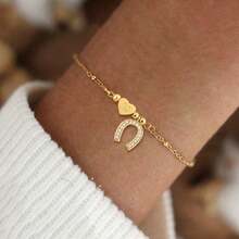 金黃色心形字母