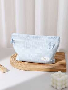 1 PC Solid Color Plaid Four-Leaf Clover Portable Travel All-Match Back To School In Bulk Make Up Bag,Fashionable And Casual Large Capacity Portable Zipper Makeup Bags,Travel Storage Stationery Storage,Vacation Essentials Cosmetic Bags For Headphones,Charger,Lipsticks,Cosmetics,Perfume,Skin Care And Beauty Products,Home Decor,For Mom,Nurses,Students,School Girls,Keys,Holiday Gifts,Makeup Pouch,Cosmetic Bag,Travel Essential,Large Capacity,Large Makeup Bag,Christmas Gifts,Pouch,Travel,Gifts For Women,Women's Necessaire,Travel Essential,Pouch,Clutch / Small Handbag,Necessaire,Makeup Organizer,Makeup Organize,Pouch,Brush Holder,Mini Pouch,Large Capacity Pouch