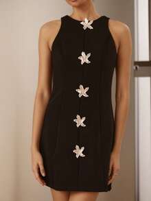 纯色优雅无袖A字迷你连衣裙，饰有金属质感花卉图案，是新年和情人节穿搭的必备单品。 - 黑色 - 查看 4