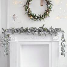 Guirlanda artificial de pinheiro com flocos de neve e agulhas, 1 unidade, 170 cm (66,92 polegadas), com flocos de neve artificiais cobrindo os galhos e pinhas simuladas. Ideal para decoração natalina, lareira, festas de fim de ano, decoração de escadas, guirlandas DIY e decoração de árvores de Natal. Decoração de inverno. Sem necessidade de manutenção. Decoração de Natal para ambientes. Presentes de Natal.