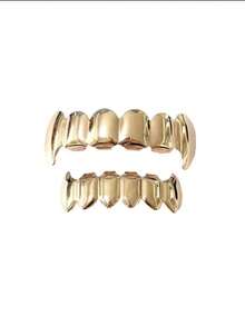 一套嘻哈风格的光滑锋利牙齿，金色和银色，酷炫光滑，适合男女，适合万圣节和圣诞节