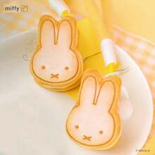 MIFFY 1个超可爱毛绒三明治饼干吊坠，4种不同款式可供选择，柔软可爱，可用作包包挂饰、家居装饰、毛绒钥匙扣、手机挂饰，是送给女孩的理想礼物。 - 黃色 - 查看 2