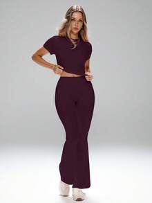 FWH "Bộ đồ hai mảnh mặc hàng ngày dành cho nữ: Kiểu dáng cơ bản, đa năng và kín đáo, phù hợp cho đi làm, công sở, tập thể dục và yoga. Đặc trưng bởi phong cách ngọt ngào, thanh lịch, ôm sát với chất liệu thun co giãn giúp thon gọn vòng eo. Áo cổ tròn tay ngắn kết hợp với quần thể thao cạp cao, ống loe nhẹ giúp kiểm soát vòng bụng và tạo hiệu ứng kéo dài chân." Mùa hè - Màu tím - Xem 5