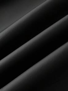 男士连帽抽绳软壳防风夹克，运动休闲两相宜，正面大口袋，侧边拉链口袋，适合日常穿着，百搭流行款。 - 黑與白 - 查看 10