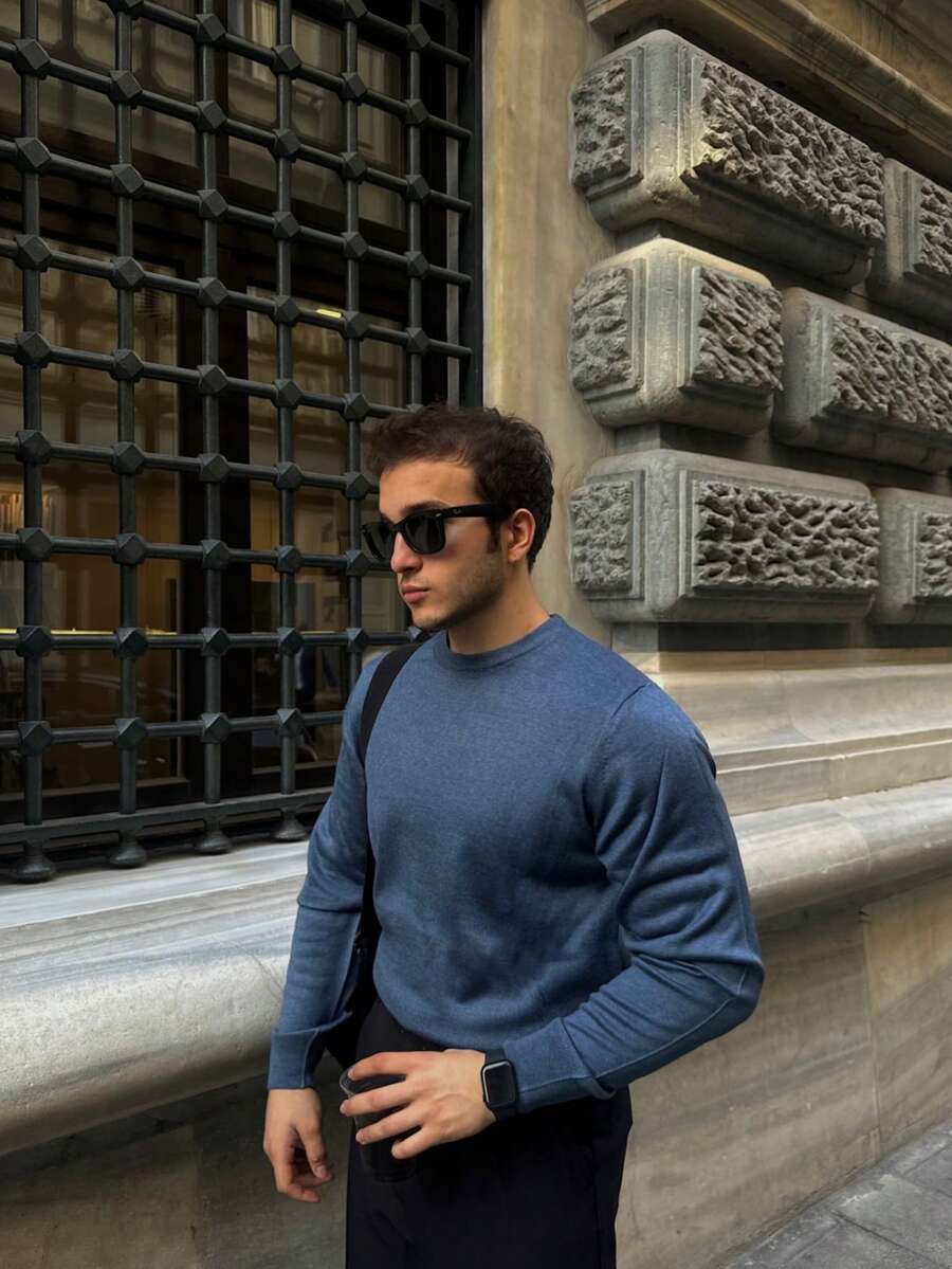 Men’s Fine-Gauge Knit Sweater – Crew Neck, Long Sleeve, Relaxed Fit – Made in Turkey - 藍色 - 查看 1