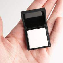 Nars 反光定妆粉饼 1.8g - 1.8g - 查看 4