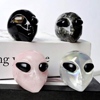 1 pezzo Scultura di teschio alieno in cristallo multimateriale con ossidiana nera e occhi gialli - Pietra Yooperlite reattiva ai raggi UV, quarzo rosa, fusione di aura e ossidiana nera, teschio di cristallo unico per decorazione domestica, esposizione di gioielli e regali per Natale e Ognissanti