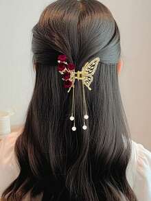 1 pieza Clip de pelo con mariposa, borla larga y perla falsa de estilo de moda, clip de pelo con flor aterciopelada, accesorio de pelo de lujo y elegante con rhinestone, adecuado para uso diario, deportes, vacaciones, viajes, playa, fiestas, regreso a la escuela, graduación, vacaciones, regalo de Navidad. Accesorios de pelo con pinzas de garra de animal, moda de otoño, pinza de pelo de invierno (longitud de borla aleatoria)