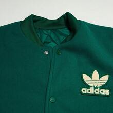 Adidas Chaqueta de béisbol casual y holgada con bloques de color para niño preadolescente, otoño