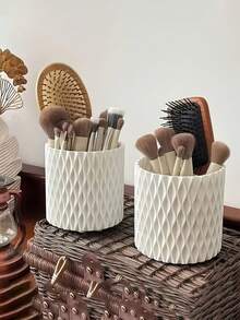 1 pièce, Seau de rangement pour pinceaux de maquillage rotatif à 360°, Support rotatif en plastique pour pinceaux de maquillage, support pour pinceaux à paupières et crayons à sourcils, boîte de rangement pour articles de papeterie et stylos pour étudiants, organisateur de bureau pour commode, décoration de coiffeuse à domicile, seau à stylos de bureau et organisateur d'outils de beauté, boîte de rangement cosmétique créative, accessoires de coiffeuse, cadeau pour femme, cadeaux de Noël