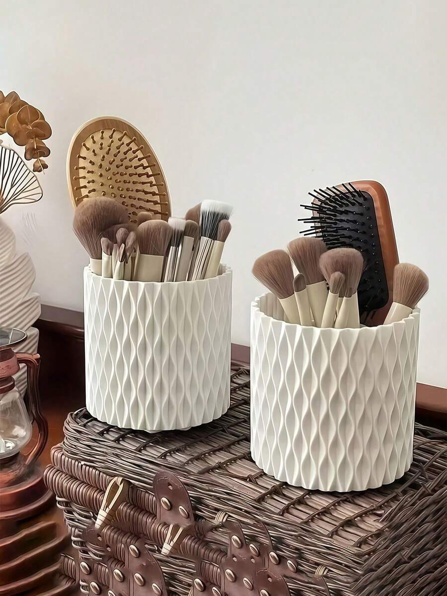 1 pièce, Seau de rangement pour pinceaux de maquillage rotatif à 360°, Support rotatif en plastique pour pinceaux de maquillage, support pour pinceaux à paupières et crayons à sourcils, boîte de rangement pour articles de papeterie et stylos pour étudiants, organisateur de bureau pour commode, décoration de coiffeuse à domicile, seau à stylos de bureau et organisateur d'outils de beauté, boîte de rangement cosmétique créative, accessoires de coiffeuse, cadeau pour femme, cadeaux de Noël