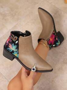 موديلات جديدة تأتي في الخريف والشتاء، تخلق شكلاً خريفياً أنيقاً، الراحة والمظهر متلازمان، الهالة تمتلئ على الفور، سهلة الارتداء بإحساس راقٍ، تحسّن إحساس الارتداء، الموضة الرجعية! الأحذية بسيطة وأنيقة ومتعددة الاستخدامات، بوت برقبة سميكة ذات موضة تظهر الساقين طويلتين وممشوقتين!