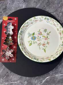 1个烤盘 + 1套圣诞饼干模具（姜饼人、圣诞树、雪花）。这套烤盘和饼干模具既可作为礼物赠送，也可用于烤箱烘焙，是一款全年适用的多功能烘焙模具。它适合家庭聚会和节日使用，也可作为礼物赠送给亲朋好友。 - 薔薇 - 查看 14