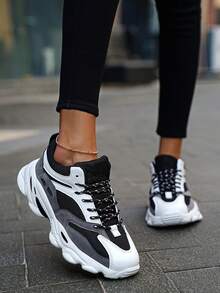 女式舒适低帮网眼休闲时尚厚底运动鞋，尺码略大 - 黑與白 - 查看 9