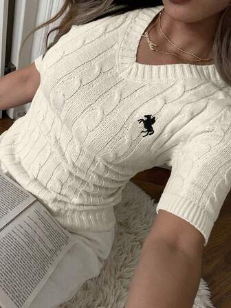 夏季新款女士加大码刺绣针织上衣短袖 T 恤，商务休闲优雅，适合复活节、度假、独立日、毕业季，奶油黄色