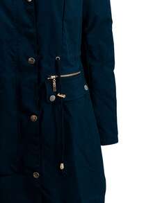 女式前扣长袖连帽外套，配有口袋和毛领，秋冬