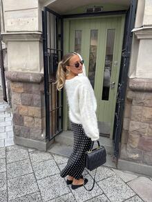 For Love & Bella 女士休闲蓬松柔软纯白色宽松露肩长袖针织毛衣，适合圣诞节和感恩节穿着 - 白色 - 查看 9