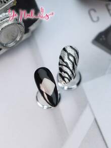 冬季秋季 10 件杏仁形迷人手工闪亮银色闪光斑马条纹欧式全覆盖假指甲套装优雅猫眼黑白酷炫虚荣魅力全覆盖亚克力按压指甲套装适合女士和女孩婚礼指甲 1 件迷你指甲锉和 1 张粘性标签 - 黑色 - 查看 6