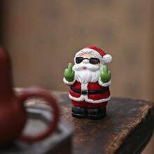 Figurines de bonhomme de neige de Noël de couleur et de style aléatoires, petite conception amusante de Père Noël pour la décoration de bureau