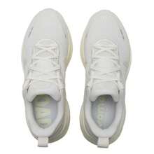 女鞋跑步鞋W NIKE VOMERO 18舒適輕便透氣運動鞋日常訓練跑休閒鞋 HM6804-110 - 帆白/山峰白/椰奶色/白 - 查看 4