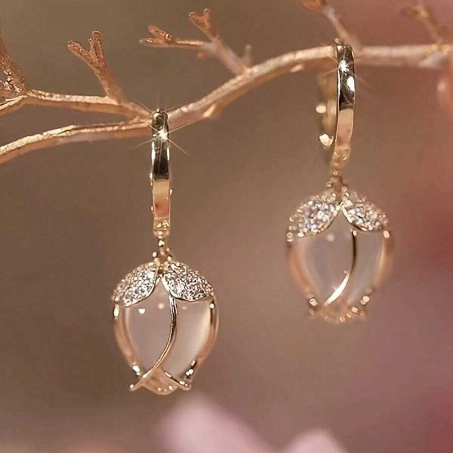 Pair Of Elegant Minimalist Tulip Flower Earrings For Women - Golden-Tone Alloy With White Enamel Petals, Versatile For Daily Wear & Parties, Year-Round Sophisticated Jewelry Accessories - 1 Pair - View 1