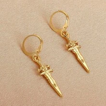 A Pair Of Retro Fashionable And Simple Cross Sword Earrings Suitable For Daily Banquets