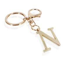 1 Stück hochwertiger und eleganter Schlüsselanhänger mit Goldbuchstaben, dreidimensionaler Anhänger mit Buchstaben A-Z, stilvoller Schlüsselanhänger aus Legierung, Charm für Tasche, Rucksack, Autoschlüssel, perfektes Accessoire für den täglichen Gebrauch von Frauen, tolles Geschenk für Paare, klassischer und einfacher Schlüsselanhänger, Dekoration, Taschenzubehör, geeignet als Geschenk für Freunde, Familie, Paare, Freundinnen, wichtige Geschenke, Urlaubssouvenirs