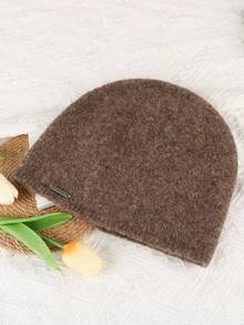 1 件时尚金属标志简约休闲轻便保暖便帽，男女通用街头骑行秋冬护耳弹力针织帽