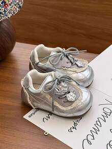 1-5 Years Old Girls Soft & Comfortable Baby Toddler Shoes, Silver Leather Waterproof Spring/Autumn Infant Sports Shoes With Flower Decor, Beige Casual Shoes, Autumn/Winter Lace Flat Shoes For Daily Life, Outdoor Walking, Non-Slip Sneakers