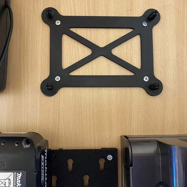 Makita DC10SB Ladegerät einfache Wandhalterung, stabil und langanhaltend, Werkzeug-Organizer-Regal mit Montagepunkten - platzsparend, Werkstatt Garage Schreibtisch Lagerung, wandmontierter Halter, einfach zu montieren und demontieren, unerlässlich für Heimwerker