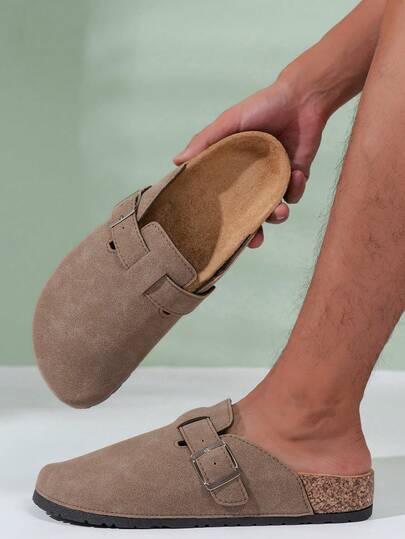 男女通用一脚蹬拖鞋，适合所有季节，防滑耐用鞋底，鞋面上有字母图案，时尚易穿