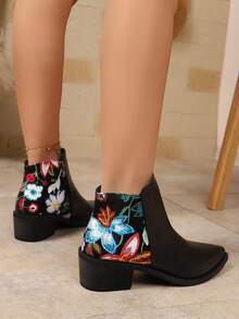 موديلات جديدة تأتي في الخريف والشتاء، تخلق شكلاً خريفياً أنيقاً، الراحة والمظهر متلازمان، الهالة تمتلئ على الفور، سهلة الارتداء بإحساس راقٍ، تحسّن إحساس الارتداء، الموضة الرجعية! الأحذية بسيطة وأنيقة ومتعددة الاستخدامات، بوت برقبة سميكة وذات كعب عالي تظهر الساقين طويلتين وممشوقتين!