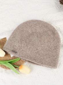 1 件时尚金属标志简约休闲轻便保暖便帽，男女通用街头骑行秋冬护耳弹力针织帽