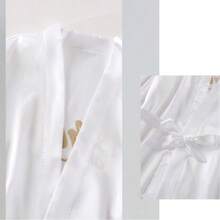 一件金色字母睡袍，新娘及伴娘首字母睡袍，新娘派对准备服，婚礼仪式及宴会配饰，女士春夏伴娘睡衣，新娘礼服，单身派对刺绣睡袍，新娘睡袍，婚礼派对用品，户外婚礼，节日派对用品，浴室装饰，返校季 - 白色Bridesmaid - 查看 4