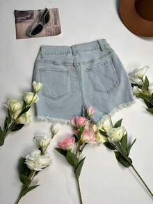 女士街头风水洗毛边弹力修身牛仔短裤，休闲日常穿着，带口袋，适合春夏和返校季 - 淺色水洗藍 - 查看 10