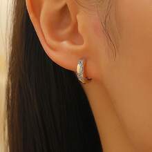 1 par de pendientes vintage de estilo elegante con diseño hueco en forma de cruz