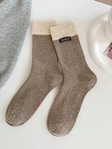 1/3 双女式棉质拼色徽标中筒袜，时尚日常穿着