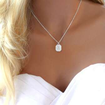 1 pieza Collar con colgante con inicial de color plateado clásico para mujer