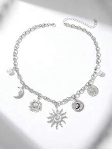 1 Stück Retro Sonne, Mond & Strahlungsspirale Legierung Halskette, eine Damenkette für das Schlüsselbein. Sie schmeichelt den Schlüsselbeinlinien, besteht aus strapazierfähigem und widerstandsfähigem Material und hat ein einzigartiges auffälliges Design. Geeignet für den täglichen Lässig-Stil, Retro-Themen-Partys/-Veranstaltungen, als Geschenk zu Geburtstagen, Valentinstag und Muttertag sowie für Retro-inspirierte Bürooutfits.