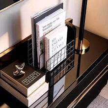 Estante de Livros de Metal de Estilo Nórdico Moderno de Três Camadas, Estante de Livros de Metal Preta, Prateleira de Armazenamento Retangular, Estante de Armazenamento de Revistas, Estante de Livros de Ferro para Mesa, Armazenamento de Livros, Correspondência e Arquivos - Economiza Espaço, Estrutura de Metal Durável, Design Minimalista, Design da Moda, Estrutura Forte, Espaço de Grande Capacidade, Decoração de Estante de Livros