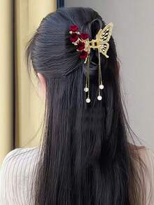 1 pieza Clip de pelo con mariposa, borla larga y perla falsa de estilo de moda, clip de pelo con flor aterciopelada, accesorio de pelo de lujo y elegante con rhinestone, adecuado para uso diario, deportes, vacaciones, viajes, playa, fiestas, regreso a la escuela, graduación, vacaciones, regalo de Navidad. Accesorios de pelo con pinzas de garra de animal, moda de otoño, pinza de pelo de invierno (longitud de borla aleatoria)