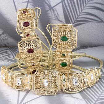 一件优雅的秋冬阿拉伯摩洛哥风格长袍腰带，配有手工流苏绳、彩色树脂装饰和镂空花卉图案，适合传统婚礼。