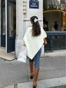 Poncho de mujer con cuello redondo y bajo asimétrico, tela ligeramente elástica