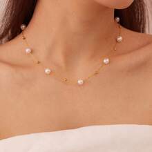 1 Stück zierliche, minimalistische, elegante 18K vergoldete Edelstahl Perlenkette Choker Halskette, verblassungsbeständig, verstellbare Länge, ideal für Hochzeiten, Alltagsanlässe und täglichen Gebrauch