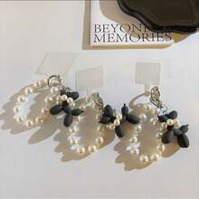 1 pièce Pendentif de chien en perle, décoration suspendue en chaîne de perles, porte-clés de chien en ballon de perle DIY, accessoire de chaîne de téléphone en perle plissée, décoration suspendue de téléphone à la mode pour dame, peut être utilisé comme caméra, sac, éventail à main, décoration de porte-clés compatible avec Android et la plupart des smartphones, cadeaux pour mère, famille, amis, enfants, anniversaire, vacances