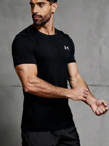 Under Armour Men's Quick-Dry T-Shirt, Black, Fitness Top, Running & Workout & Casual, Slim Fit, Lightweight And Breathable Short-Sleeve Crew Neck Training T-Shirt, Vanish Seamless SS 1382801-001